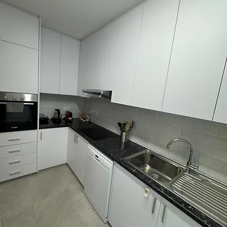 Amazing 2 Bedroom 2 Bathroom דירה