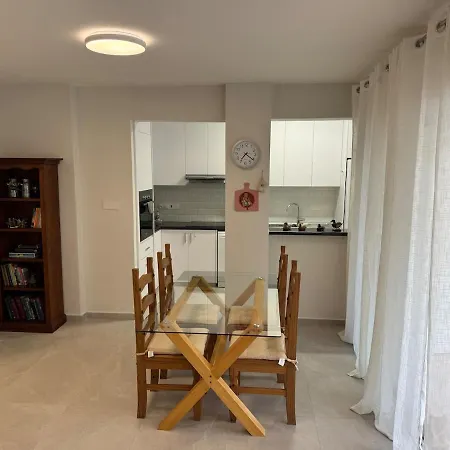 דירה Amazing 2 Bedroom 2 Bathroom פאפוס