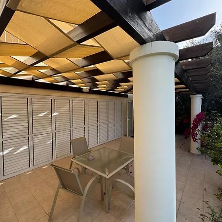 Amazing 2 Bedroom 2 Bathroom דירה פאפוס