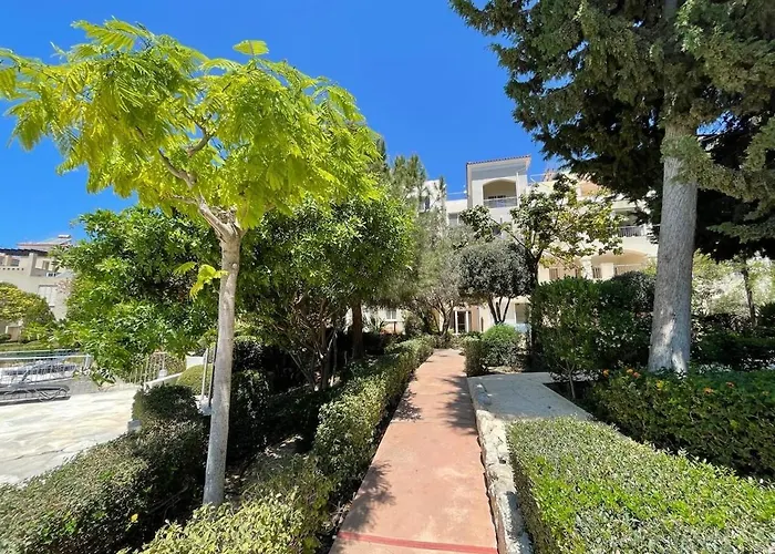 Amazing 2 Bedroom 2 Bathroom Apartamento Pafos