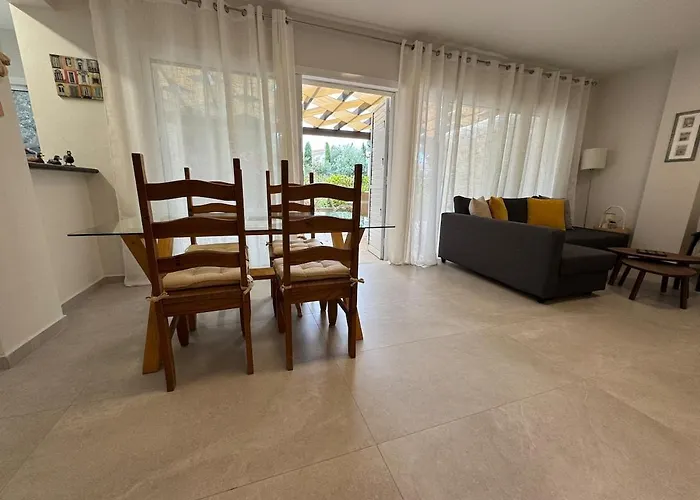 Amazing 2 Bedroom 2 Bathroom